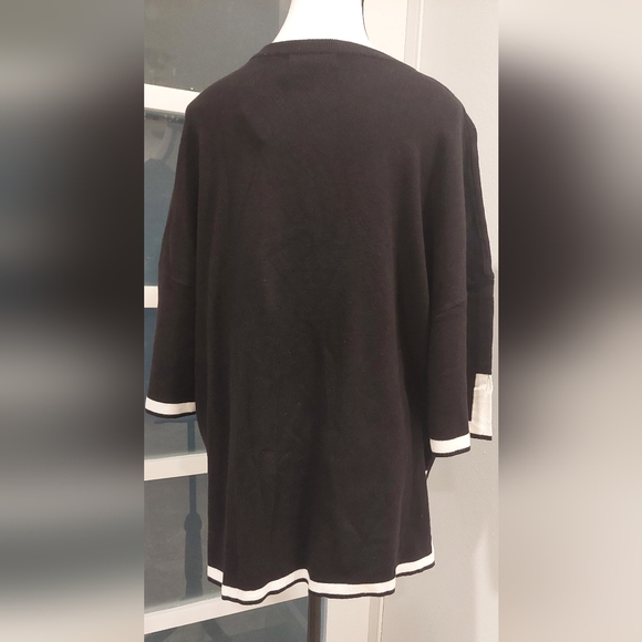 Elegant Black Women's Sweatshirt with White Trim - Picture 8 of 11